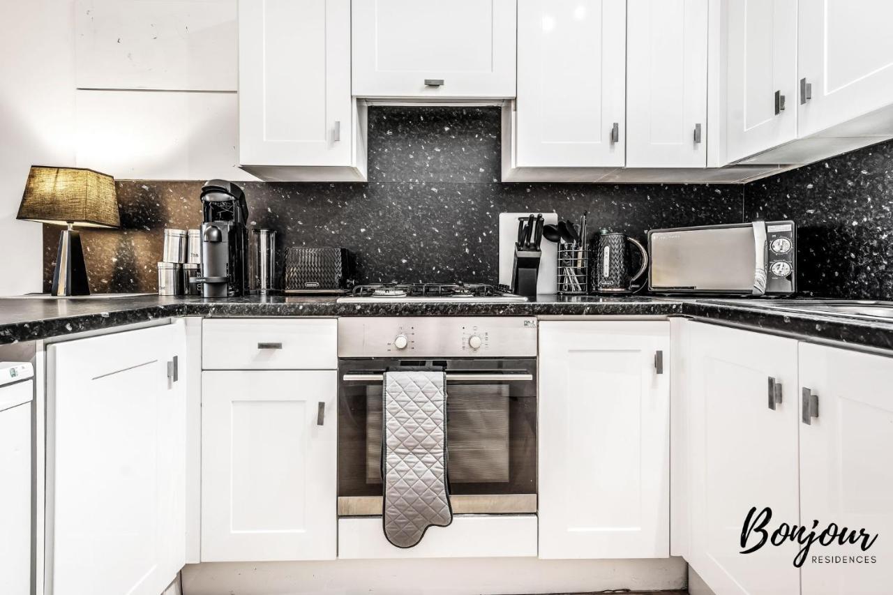 Cosy Grassmarket 2Br-1Ba - Newly Decorated! By Bonjour Residences Единбург Екстериор снимка