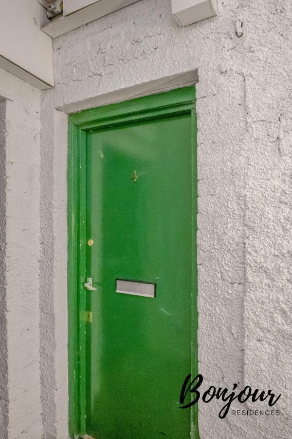 Cosy Grassmarket 2Br-1Ba - Newly Decorated! By Bonjour Residences Единбург Екстериор снимка