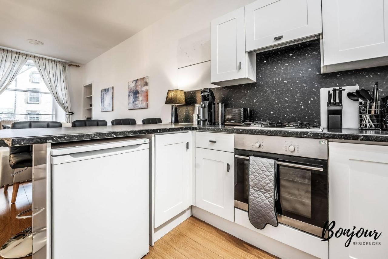 Cosy Grassmarket 2Br-1Ba - Newly Decorated! By Bonjour Residences Единбург Екстериор снимка