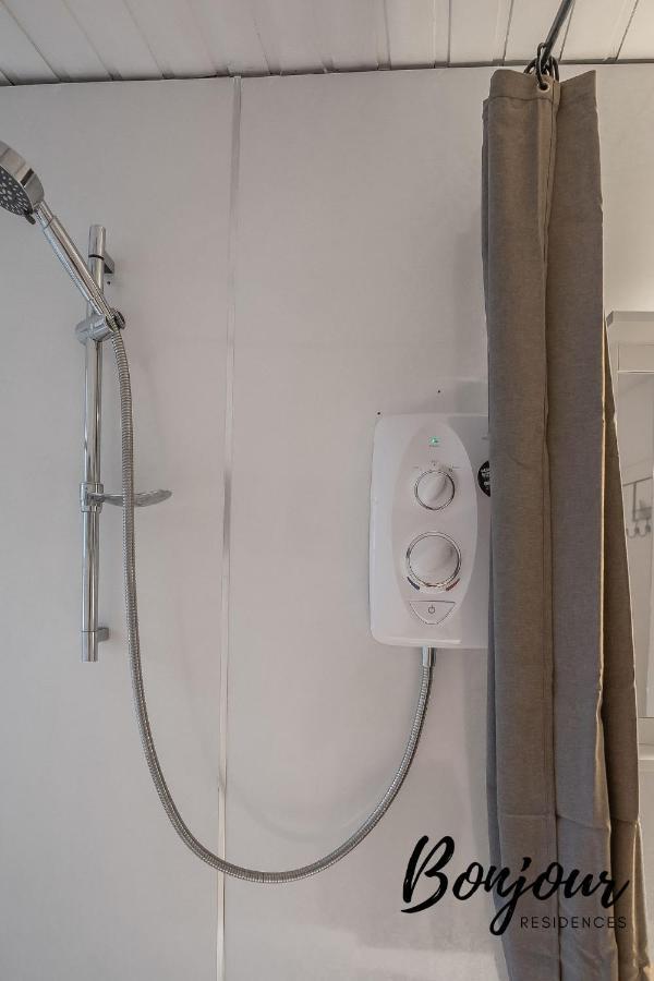 Cosy Grassmarket 2Br-1Ba - Newly Decorated! By Bonjour Residences Единбург Екстериор снимка
