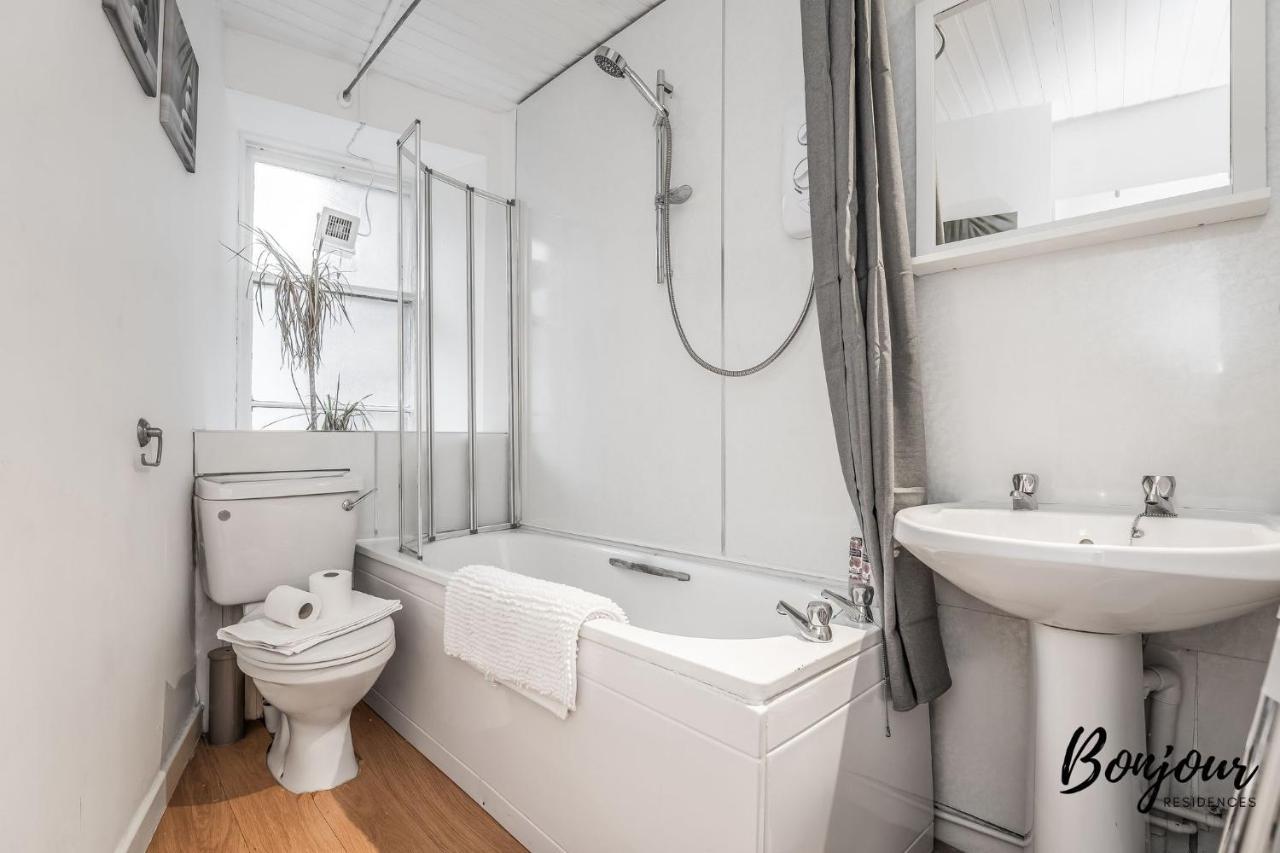 Cosy Grassmarket 2Br-1Ba - Newly Decorated! By Bonjour Residences Единбург Екстериор снимка