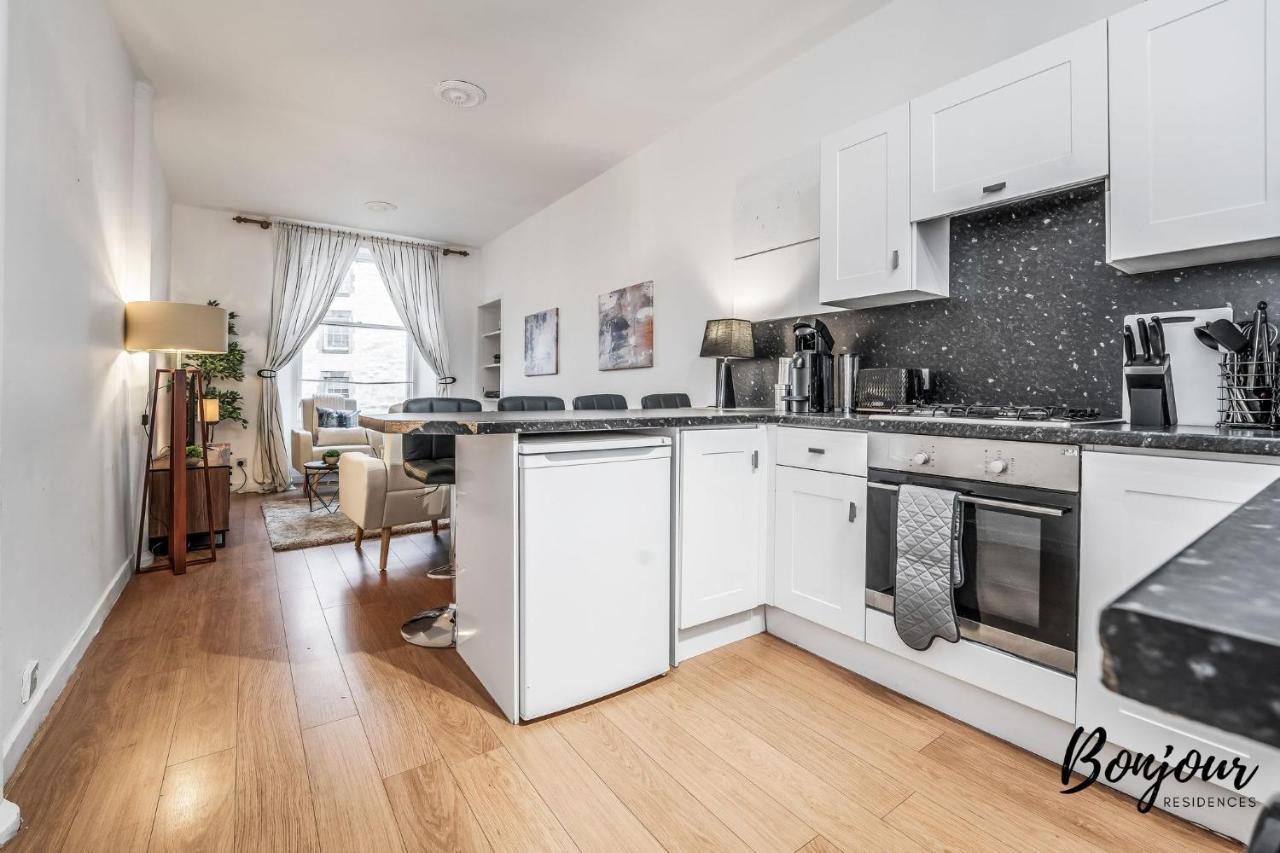Cosy Grassmarket 2Br-1Ba - Newly Decorated! By Bonjour Residences Единбург Екстериор снимка