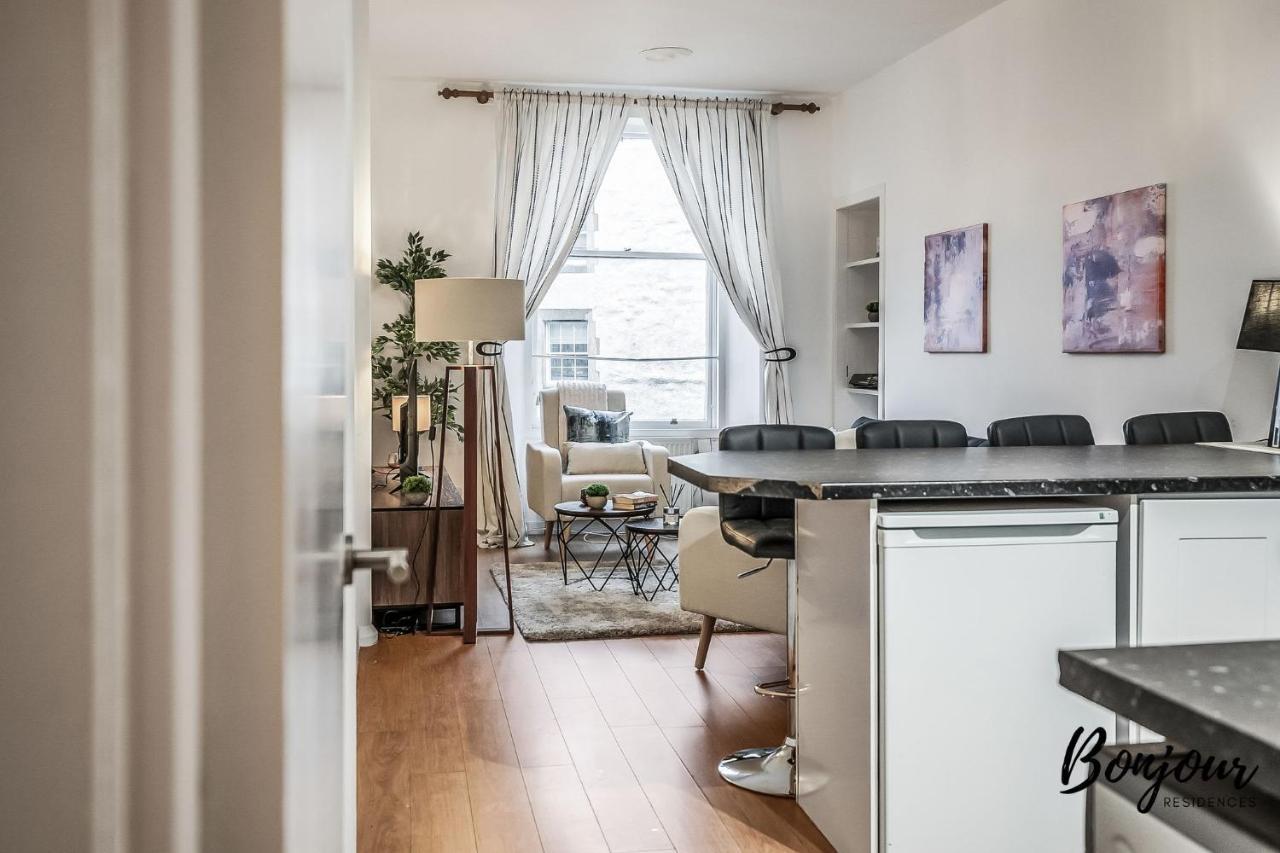 Cosy Grassmarket 2Br-1Ba - Newly Decorated! By Bonjour Residences Единбург Екстериор снимка