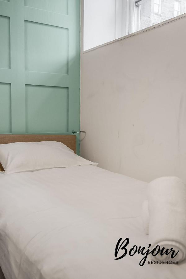 Cosy Grassmarket 2Br-1Ba - Newly Decorated! By Bonjour Residences Единбург Екстериор снимка