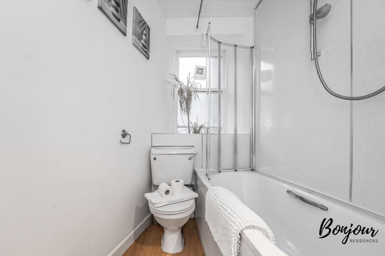 Cosy Grassmarket 2Br-1Ba - Newly Decorated! By Bonjour Residences Единбург Екстериор снимка