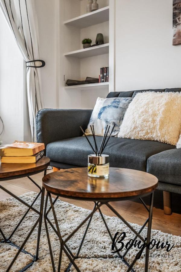Cosy Grassmarket 2Br-1Ba - Newly Decorated! By Bonjour Residences Единбург Екстериор снимка